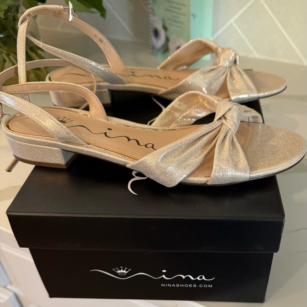 Nina Women's Elegant Gold Knot Sandals